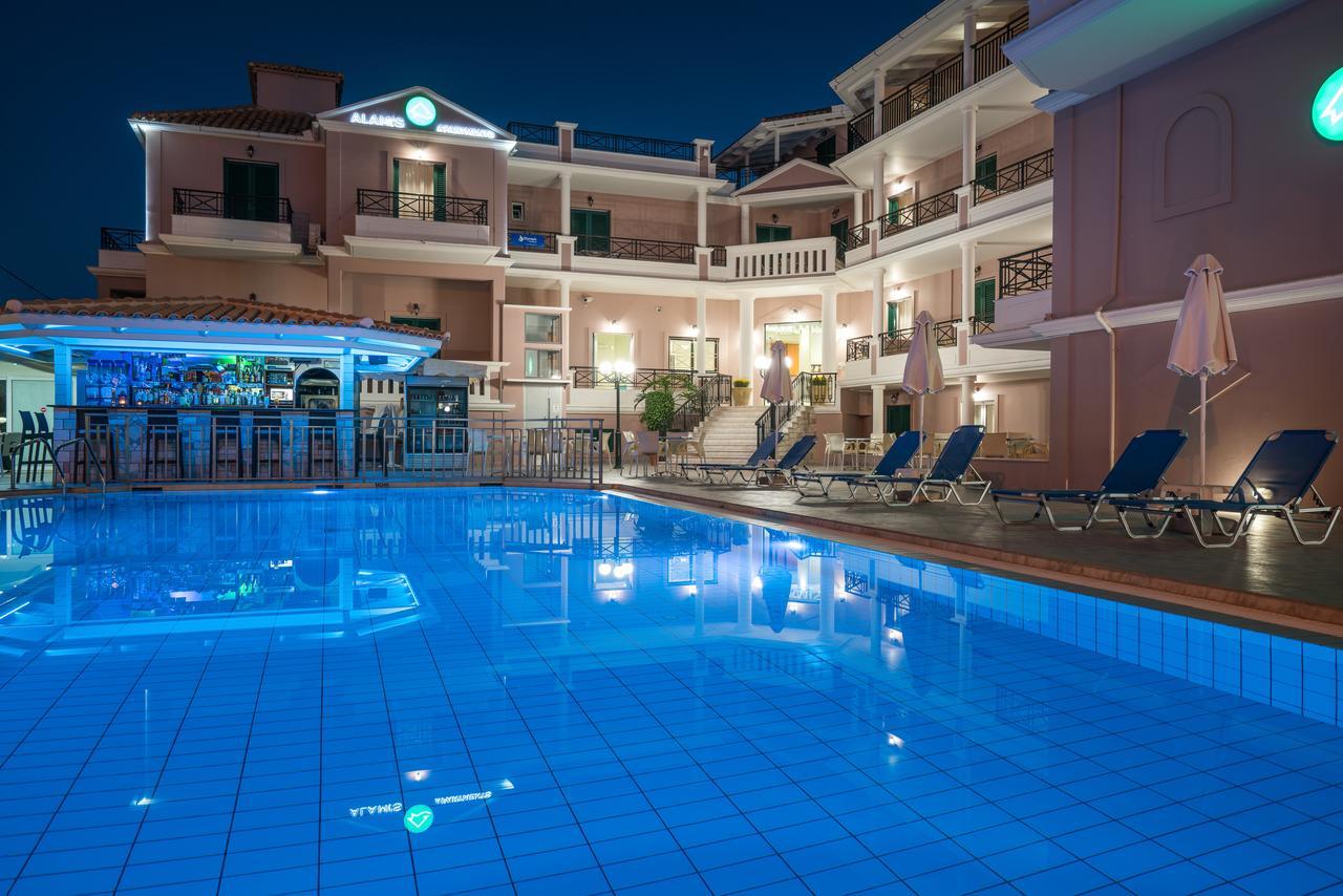 Aparthotel Alamis & 4*